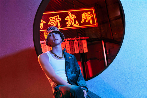 张艺兴酷帅.jpg