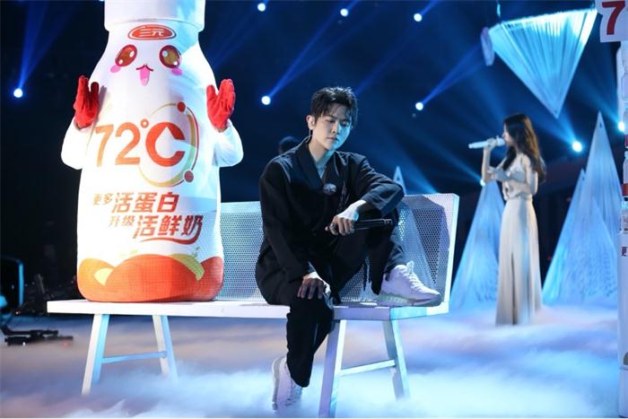 刘端端深情演唱.jpg
